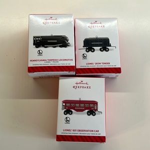 HALLMARK KEEPSAKE ORNAMENT